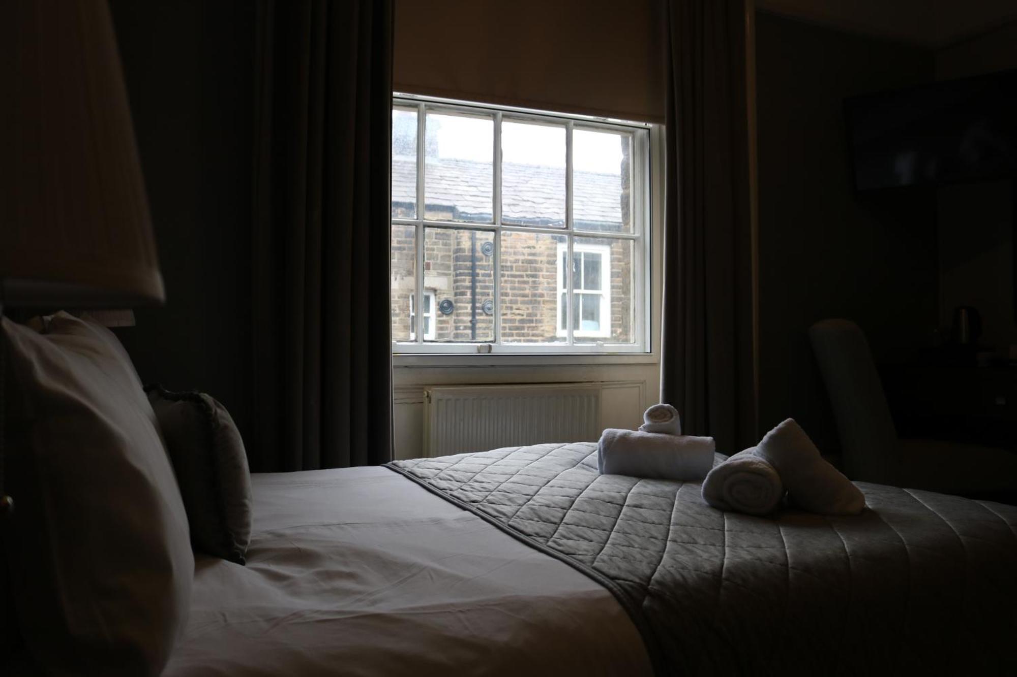 Norfolk Arms Hotel Glossop Exterior photo