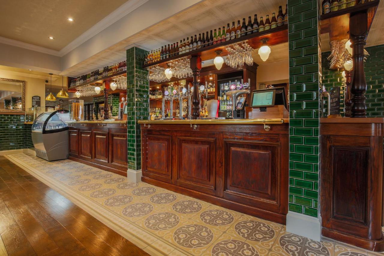 Norfolk Arms Hotel Glossop Exterior photo